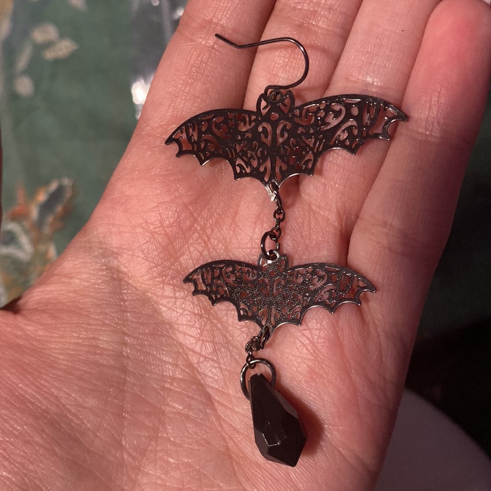 Batt earrings đŚ - Picture 3 of 4